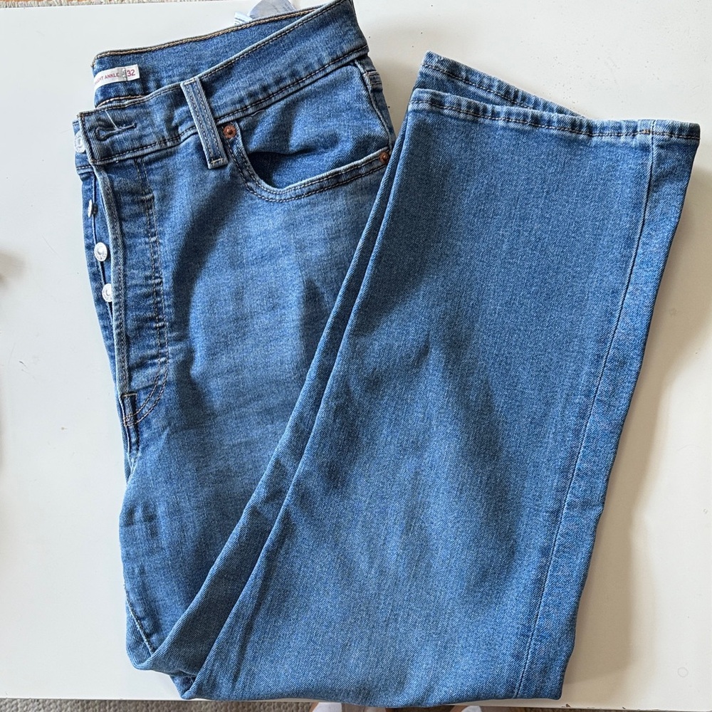 Levi's Classic Blue Straight-Leg Women's Jeans